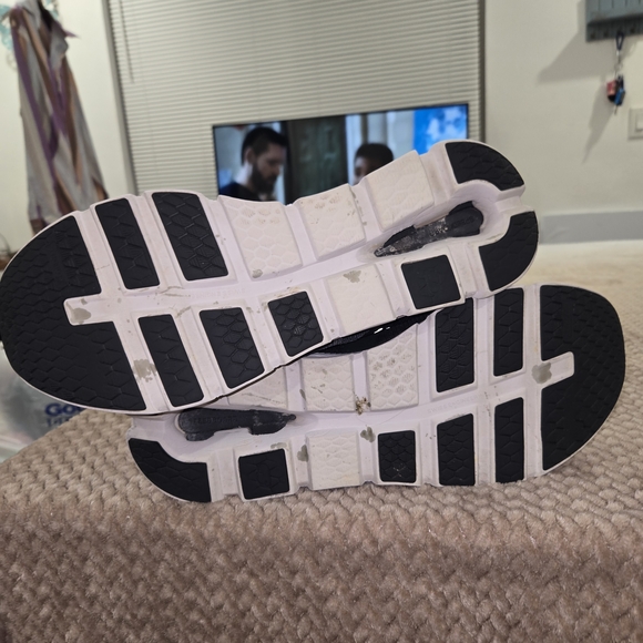 On Running Men's Gray and Black Cloud Sneakers - Picture 11 of 15